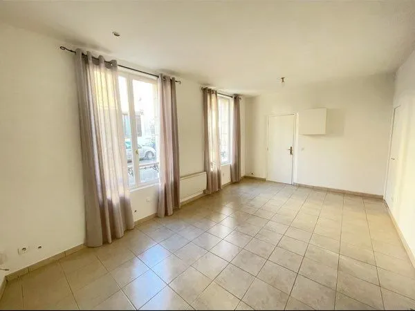LIBRE rapidement / F2 de 44 m2 avec 1 chambre / 580 euro