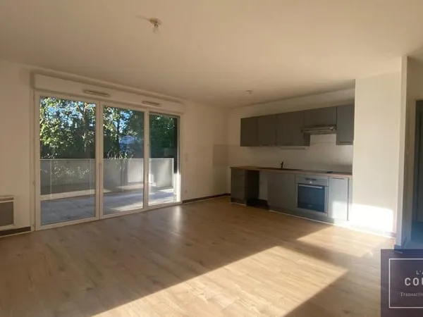 BEL APPARTEMENT T3 DE 62 M2 AVEC TERRASSE DE 13 M2 ET PARKIN