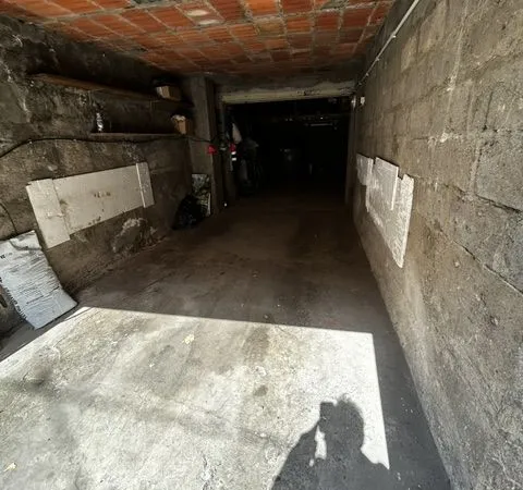 Parking/box 51 m² Saint-Étienne