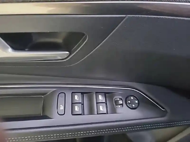 Peugeot 3008 hybrid 225 e-eat8 — photo 32