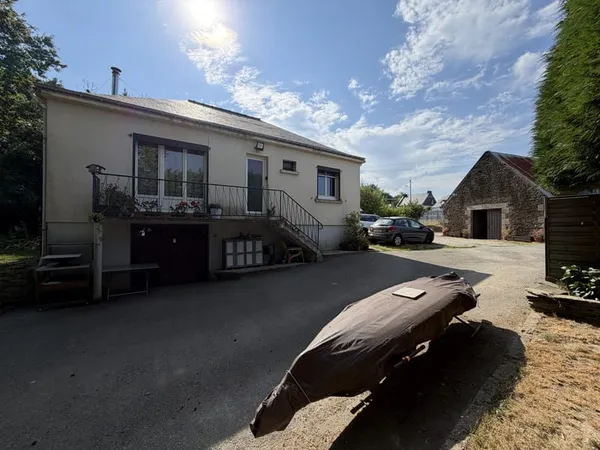 À VENDRE Maison rénovée avec terrain de 3 327 m2
