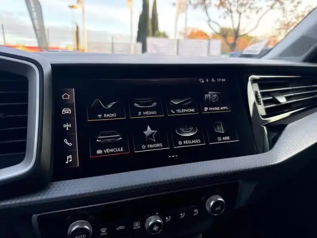 Audi A1 sportback 30 tfsi 110 ch s tronic 7 — photo 18