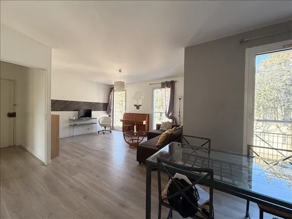Appartement - 1er étage - 91 m2 - 4 pièces - Meublé