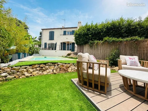 Maison familiale mandelieu quartier termes 202m2 sur près de 600m2 de terrain