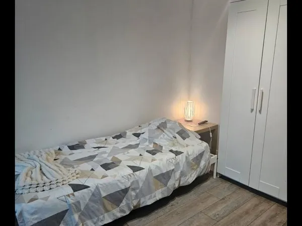Studio entièrement meublé/équipé