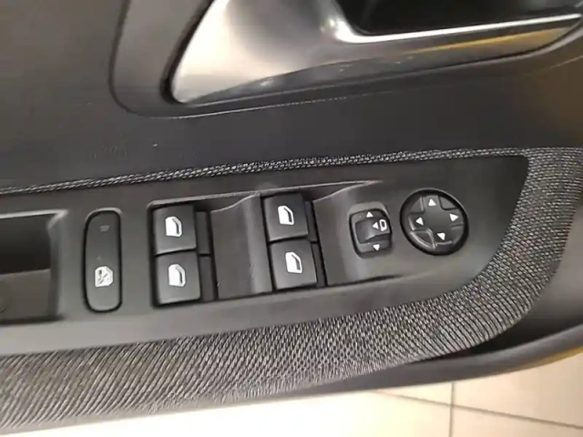 Peugeot 208 puretech 75 s&amp;s bvm5 — photo 27
