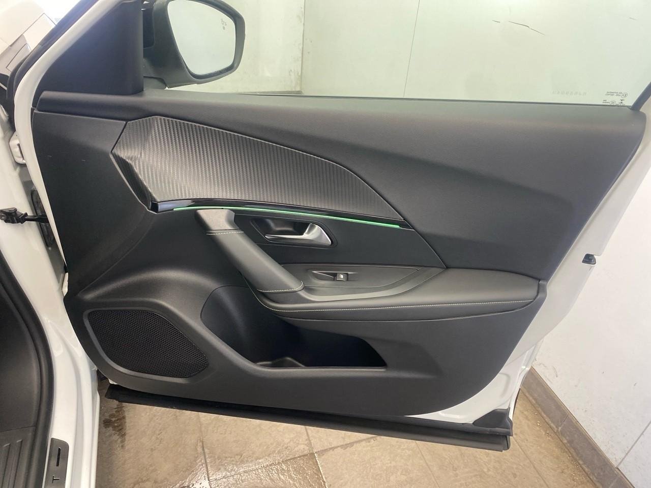 Peugeot 2008 puretech 130 s&s eat8 gt — photo 26