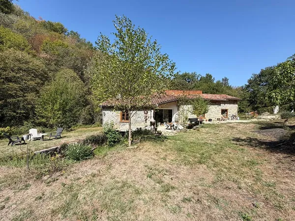 Ancien moulin réhabilité en habitation