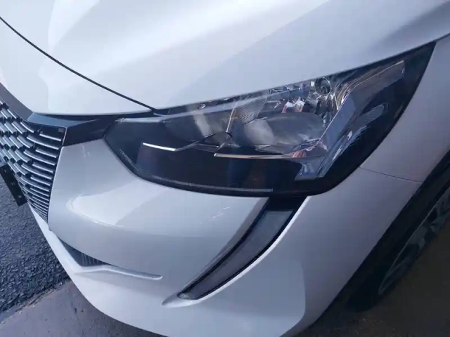 Peugeot 208 electrique 50 kwh 136ch — photo 16