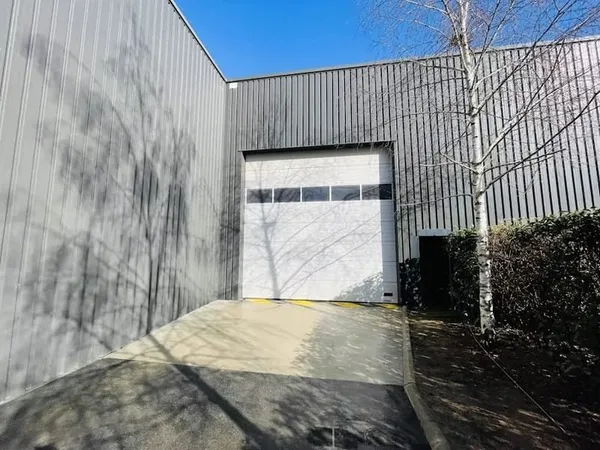 Local 688 m²