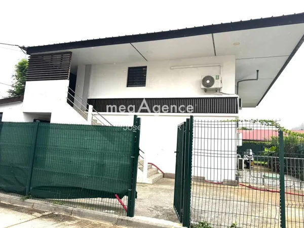 Immeuble R+1 / 240 m² Route de Baduel CAYENNE