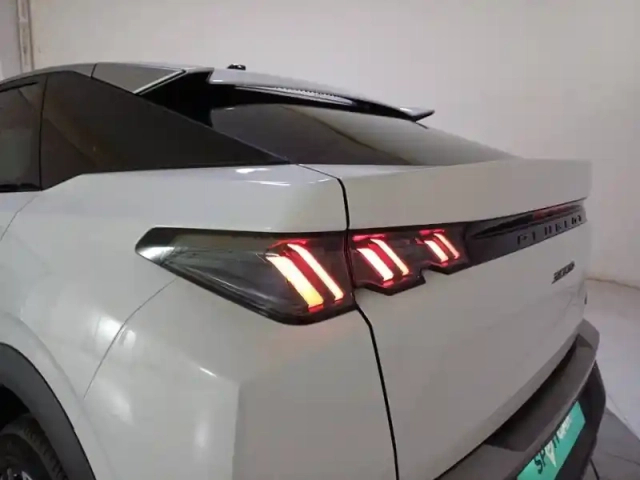 Peugeot 3008 hybrid 145 e-dcs6 — photo 81
