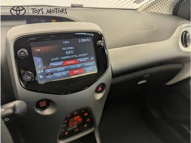 Toyota Aygo x-play 1.0 72 ch bva5 — photo 19