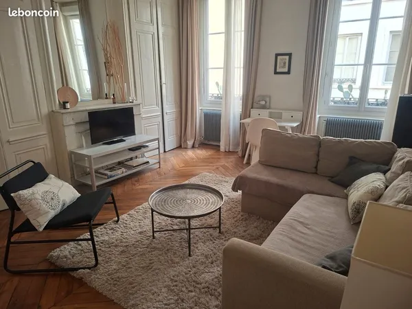 CHARME & CALME HYPERCENTRE Lyon grand T2 72 m² Quartier d'Ainay