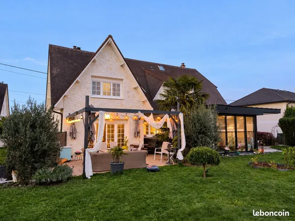 Maison familiale 229 m² - Logement indépendant plain-pied- Sous-sol 140 m² - Terrain 513 m²