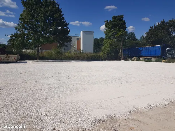Terrain de stockage a louer