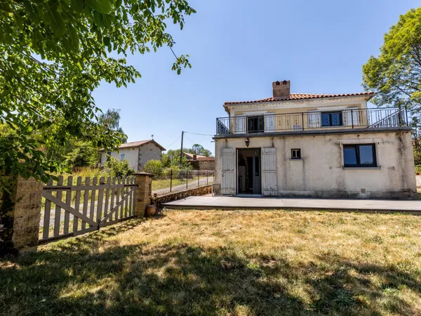 Maison ancienne rénovée avec grange sur terrain clos de 925 m²