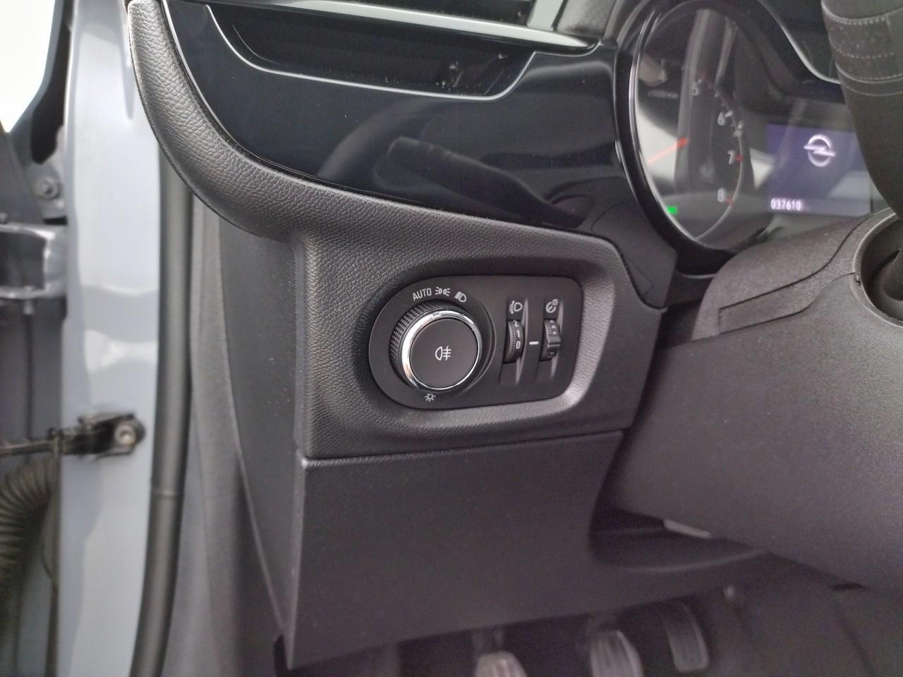 Opel Corsa 1.2 turbo 100 ch bvm6 — photo 22
