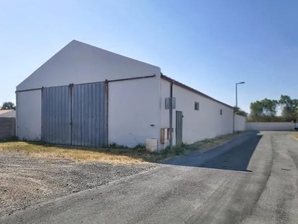 Hangar à Louer