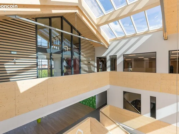 Magnifiques bureaux avec amphithéâtre & salle de réunion