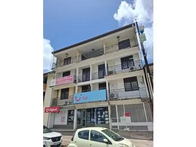 A LOUER - Bureaux climatisés - 73 m2 - 1er étage