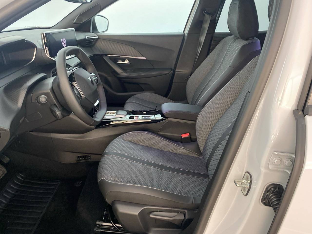 Peugeot 2008 hybrid 145 ch e-dcs6 allure — photo 9