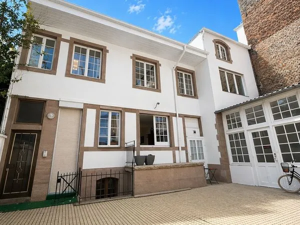 Maison/Bureau de 200m2 - Centre-ville Strasbourg