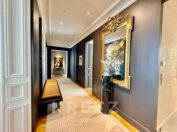 Appartement d'Exception au Coeur du 7e - Élégance Haussmannienne et Design Contemporain