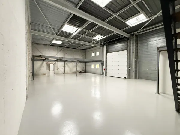 Local d'activité 334 m²