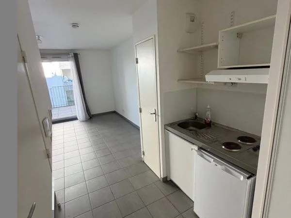 Studio Villeurbanne avec balcon et place parking