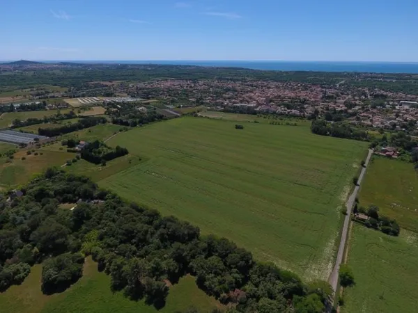 Terrain 270 m²