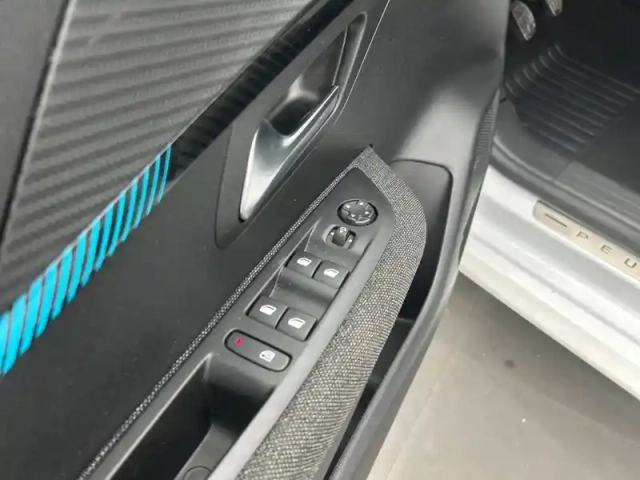 Peugeot 208 puretech 75 s&amp;s bvm5 — photo 18