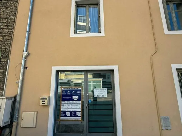 Local commercial 47 m2 Centre-ville