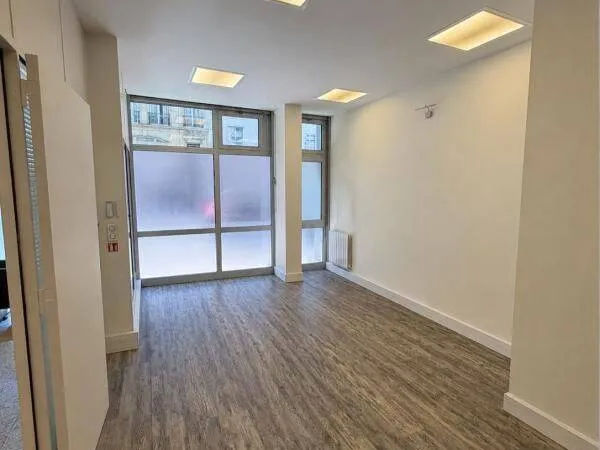 Local 10 pièces 177 m²