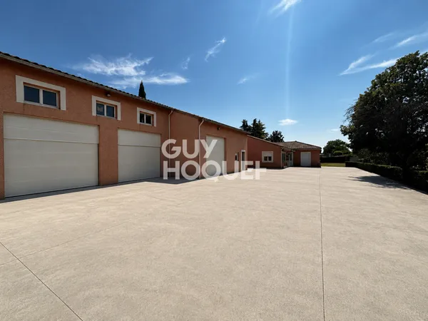 ENTREPOT de 400 m2 environ avec maison d'habitation de 156 m²