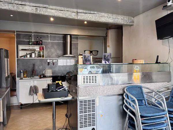 Pizzeria entièrement équipée avec terrasse - Prête à travailler