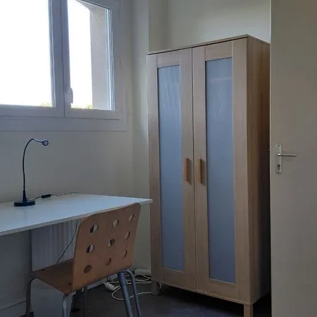 Bruz 35170, à 10' de KERLAN EN BUS, Chambre Meublée indépendante+Cuisine+Salle d'Eau+WC 440 /mois tt