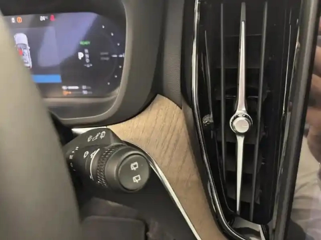 Volvo Xc60 t6 hybride rechargeable 350ch plus style dark geartronic 8 awd — photo 14