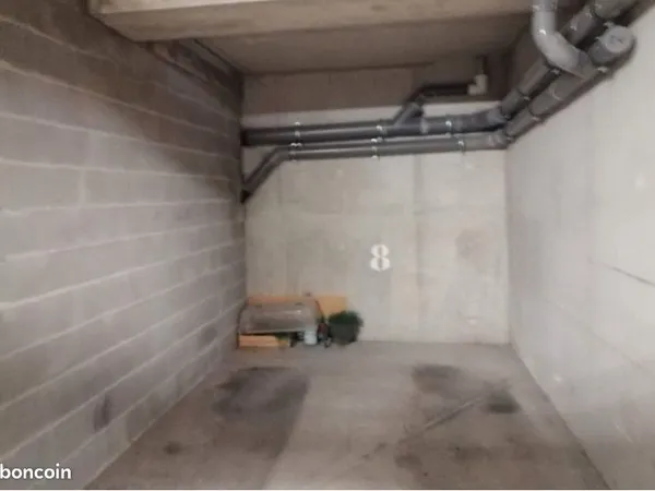 Loue garage Saint Aunes