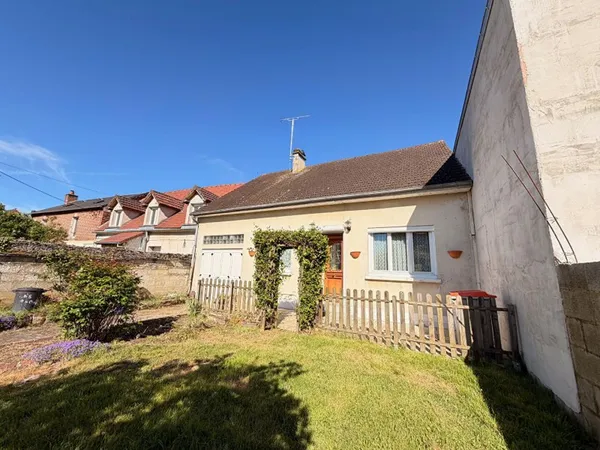 NOAILLES Maison, Séjour, salle à manger, Cuisine, 2 chambres, Salle d'eau, Grenier, Garage, dépendan