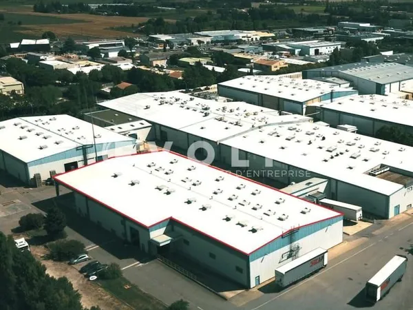 Local industriel 2 357 m²