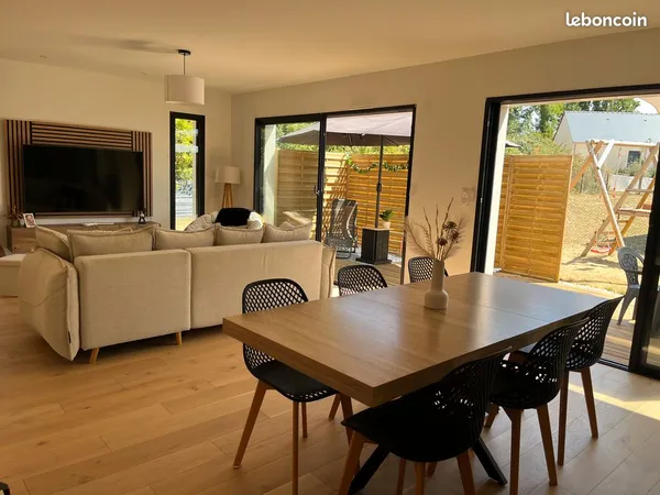 Maison d'architecte de plain-pied - 120 m² - Quartier du Golf à Changé