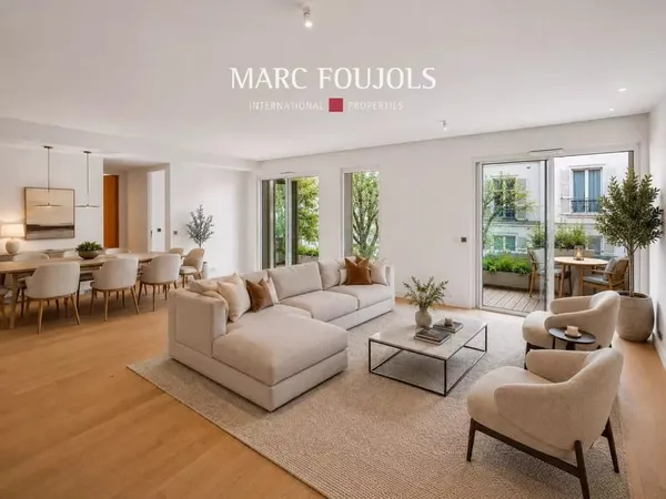 Paris VIII Faubourg Saint Honoré : appartement de 95 m² avec sa terrasse jardin de 19 m²