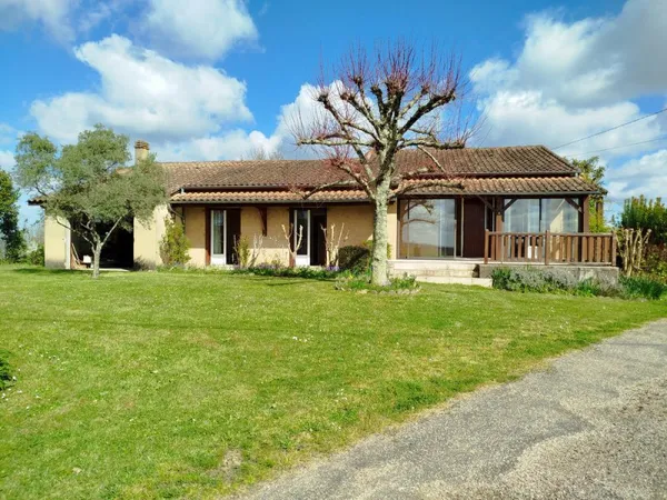 Charmante Maison construite en 79 avec Vue Panoramique et Grand Terrain de 4121 m2