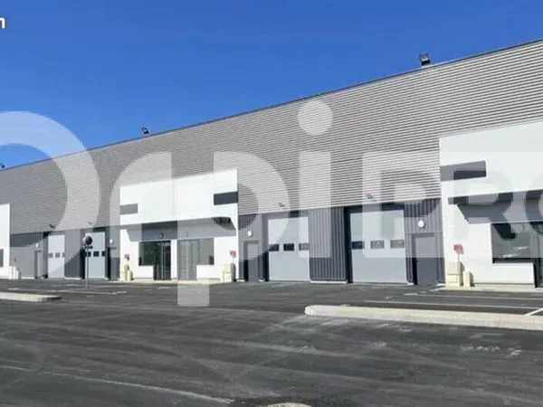 Local d'activité 218 m²