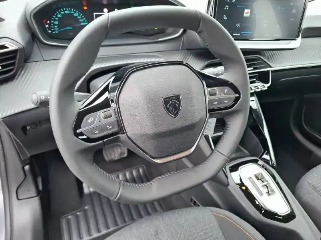 Peugeot 208 hybrid 110 ch e-dcs6 — photo 9