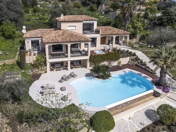Villa 6 pièces 350 m²