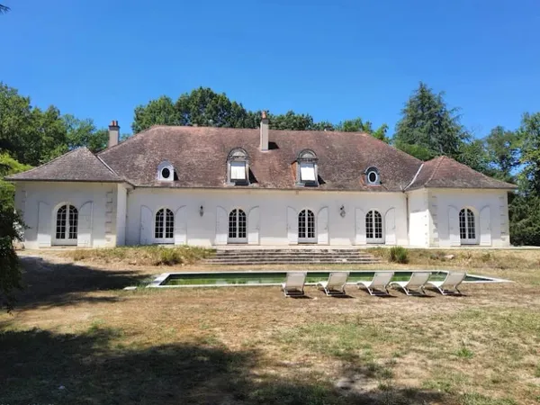 Maison 10 pièces 605 m²