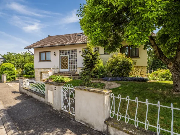 Maison - 6 pièces 136 m2 sur 8 ares de terrains