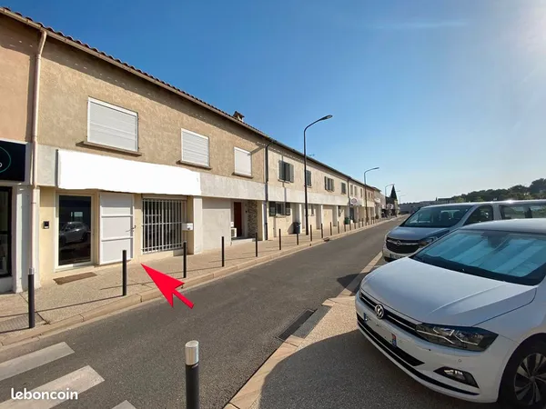 Loue LOCAL COMMERCIAL/ BUREAUX en RDC de 97 m² à Nîmes ZI St Césaire CARREMEAU